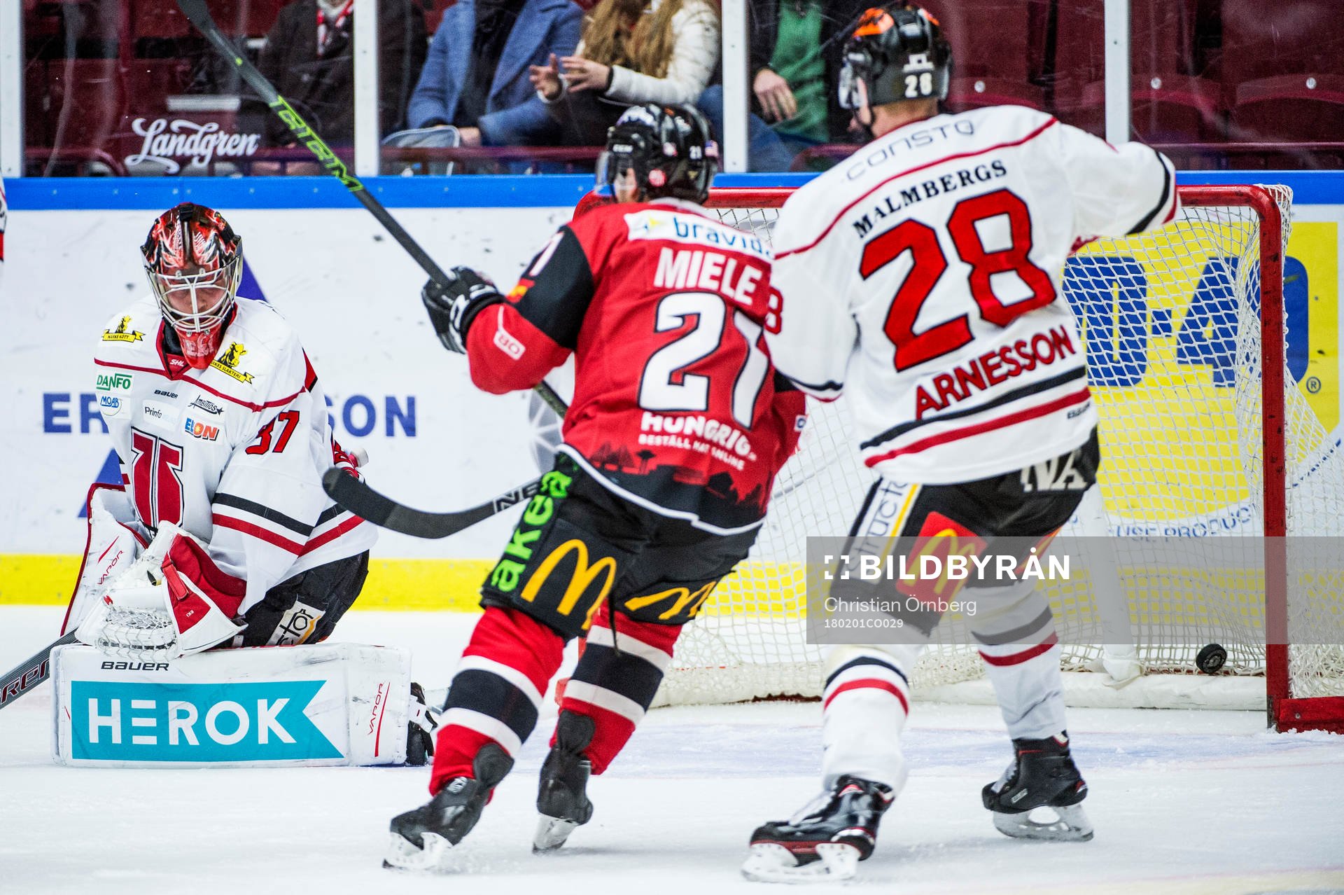 Malmö Redhawks Axel Wemmenborn sätter 3-3 på Örebros