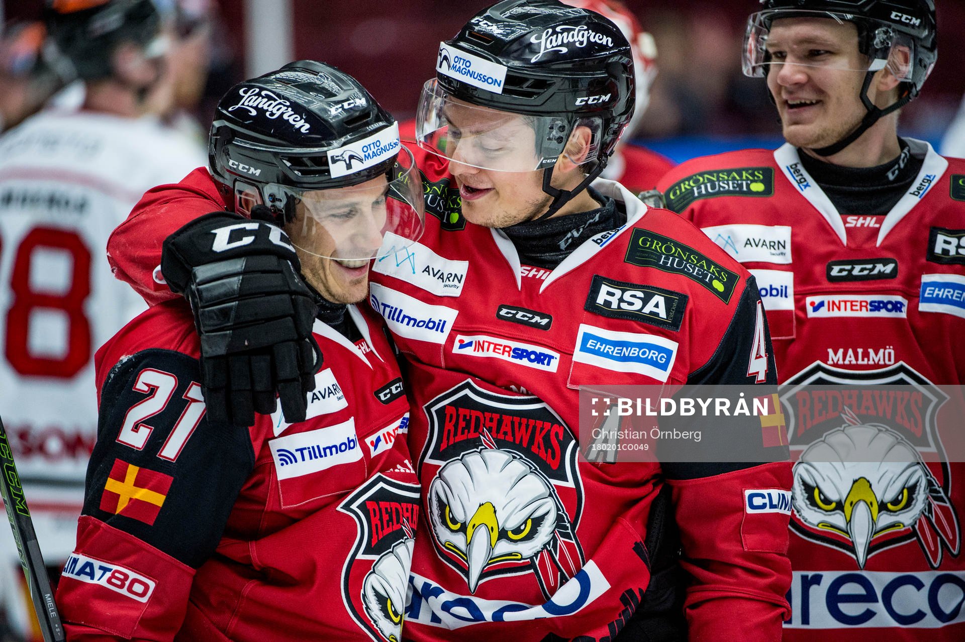Malmö Redhawks Andy Miele jublar med Rhett Rakhshani