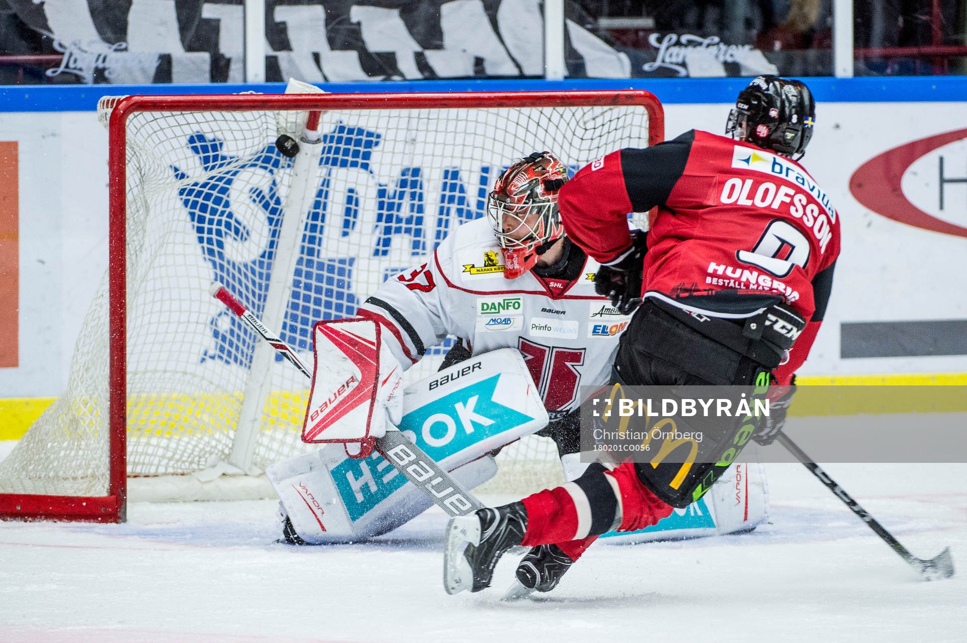 Malmö Redhawks Johan Olofsson sätter sin straff på