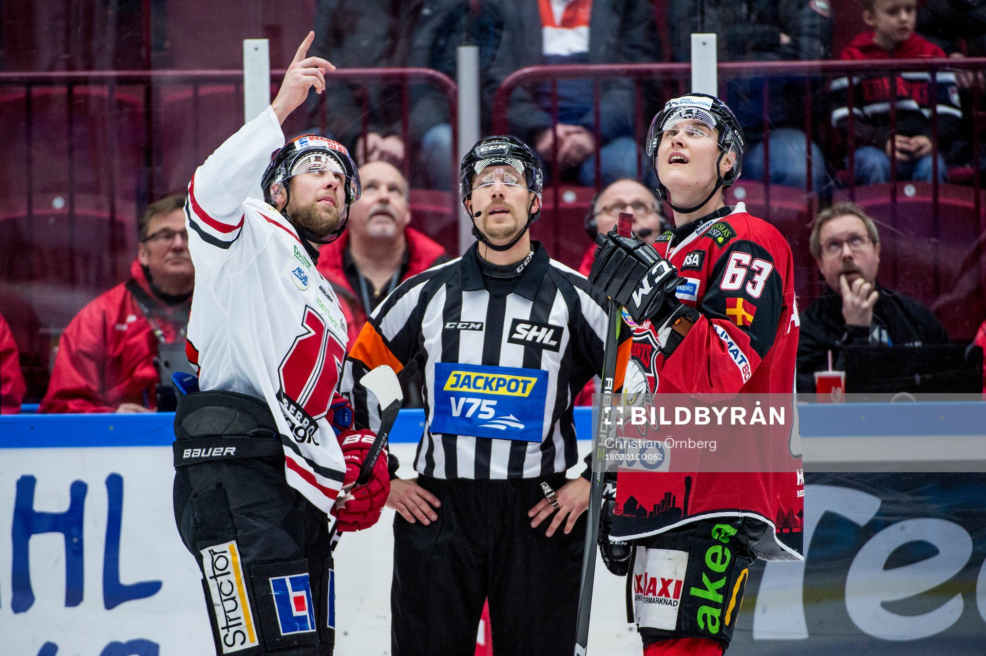 Örebros Viktor Ekbom och Malmö Redhawks Fredrik