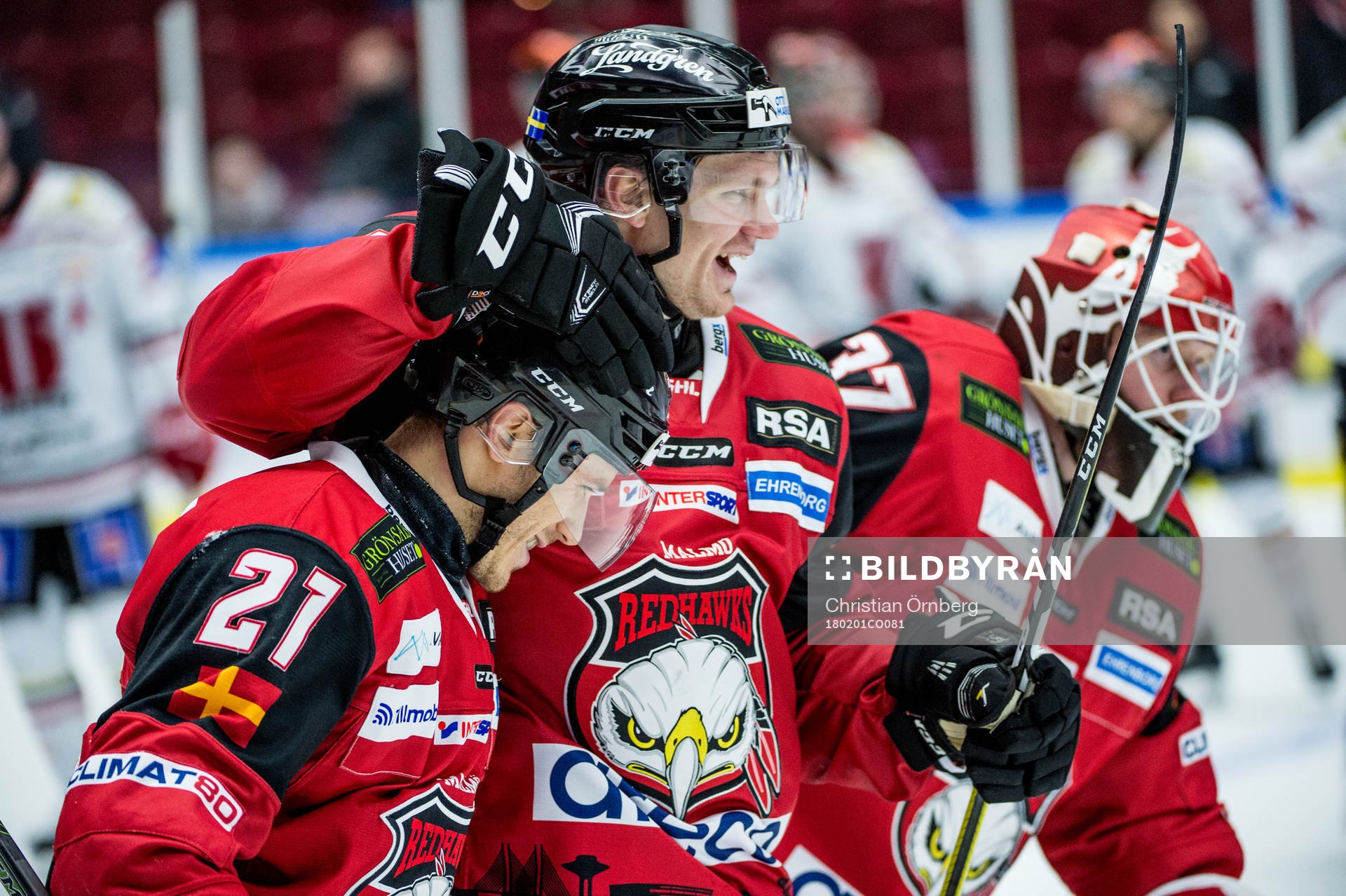 Malmö Redhawks Andy Miele och Tobias Ekberg jublar