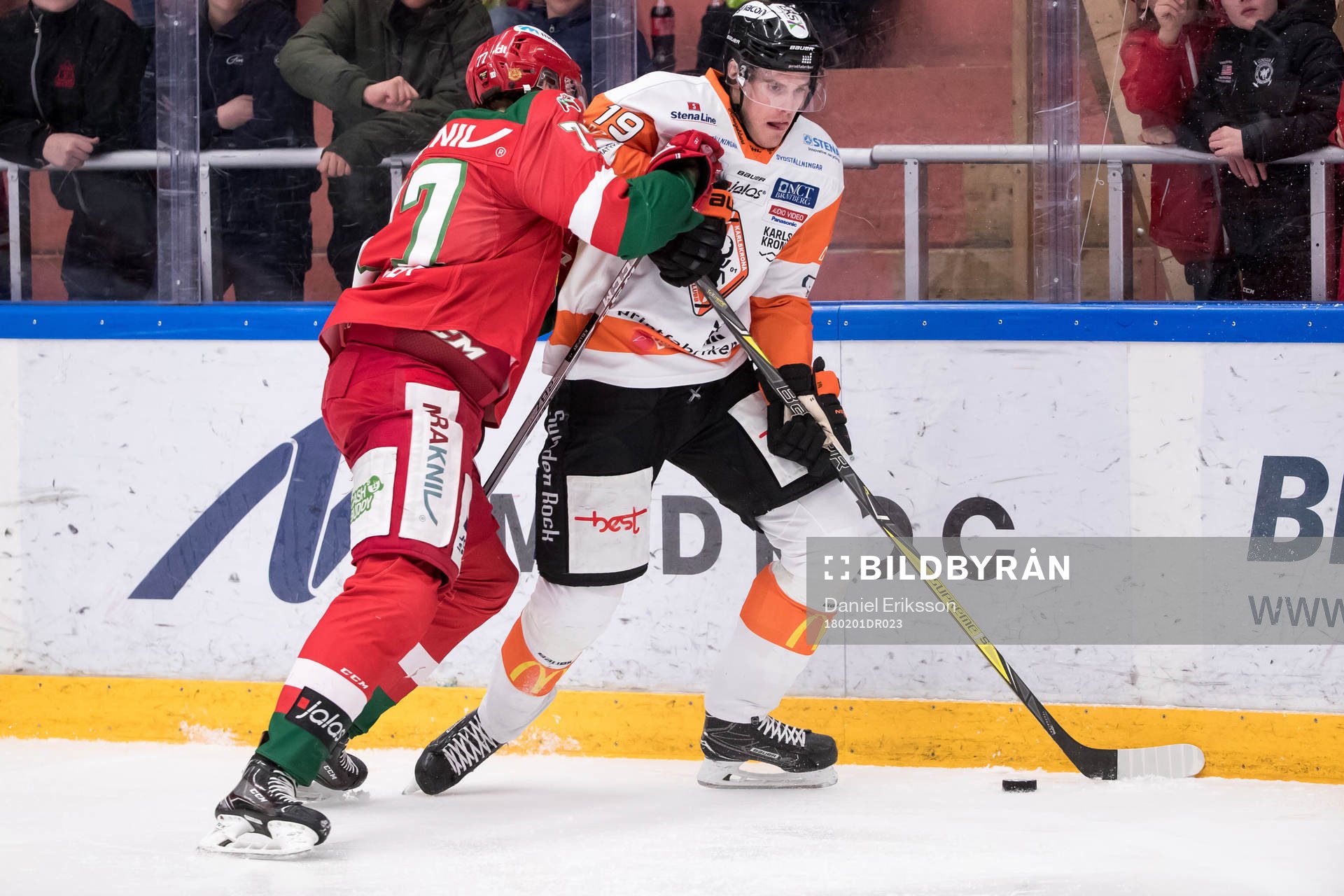 Moras Keaton Ellerby och Karlskronas Kristoffer Söder  i