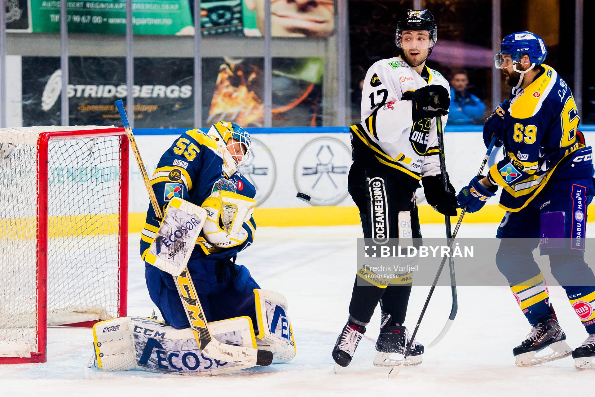 Goaltender Oskar Östlund of Storhamar, Eirik Østrem