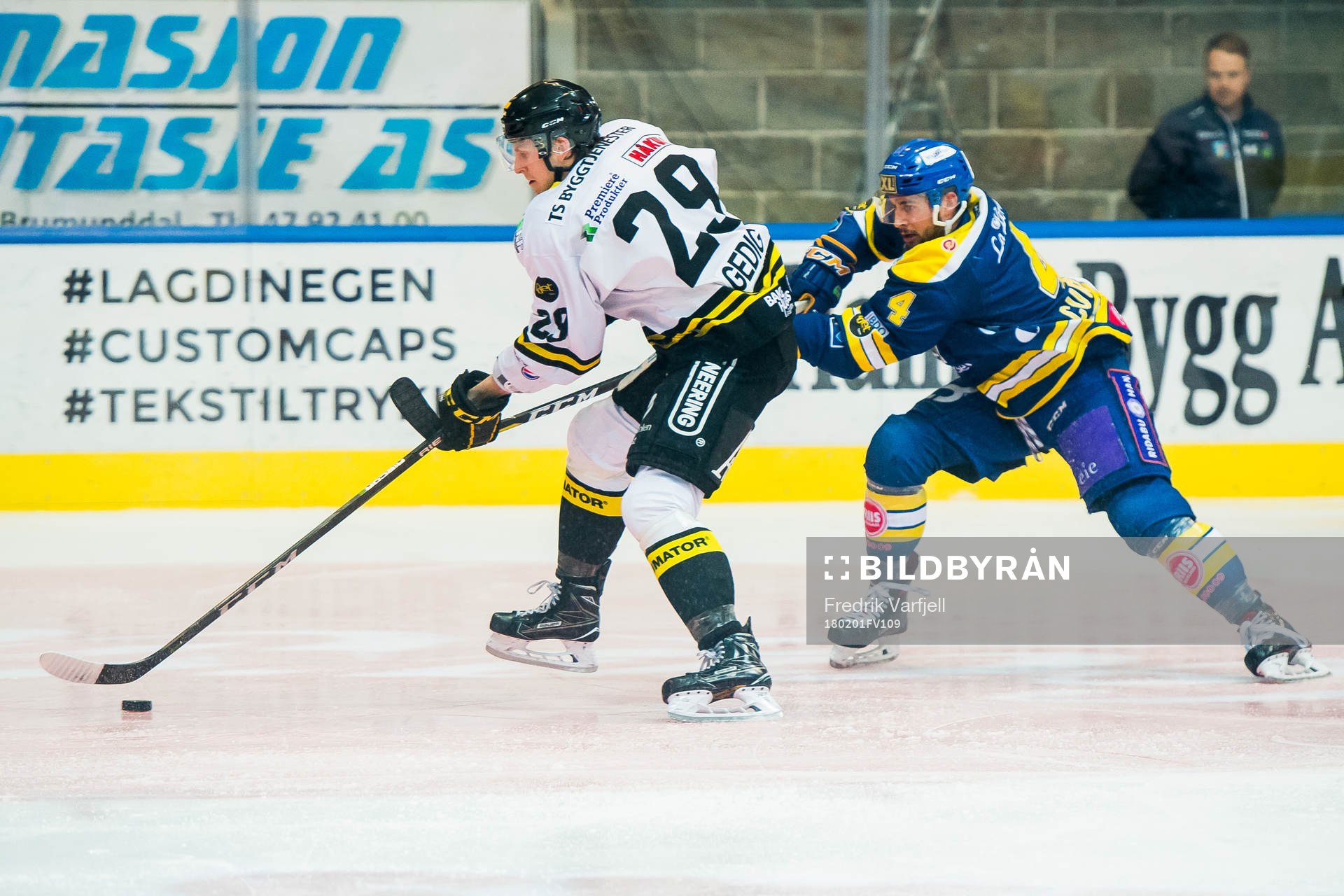 Curtis Jason Gedig of Stavanger Oilers and Kodie Curran of