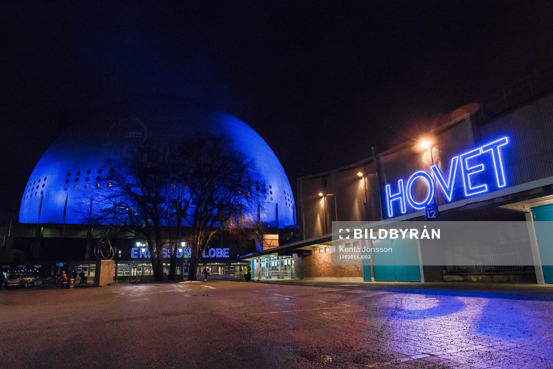 Exteriör av Hovet och Ericsson Globe innan ishockeymatchen