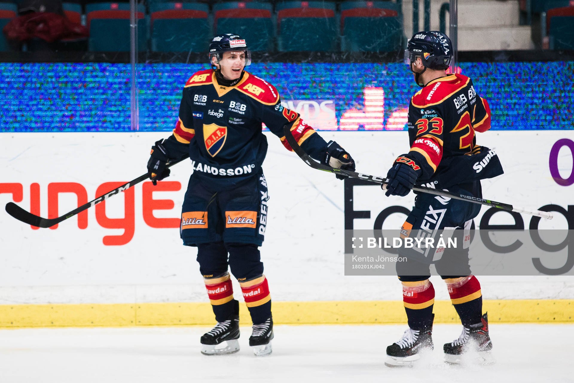 Djurgårdens Markus Ljungh jublar med Linus Hultström