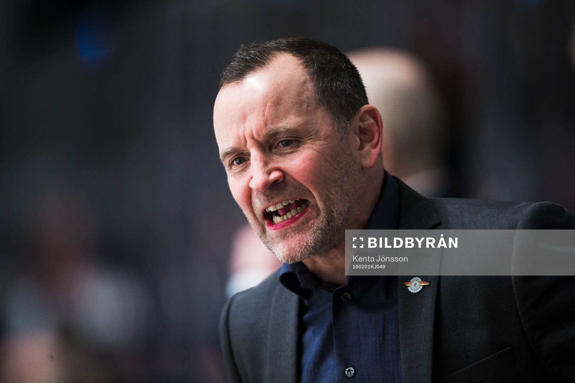 Luleås tränare Thomas Berglund reagerar