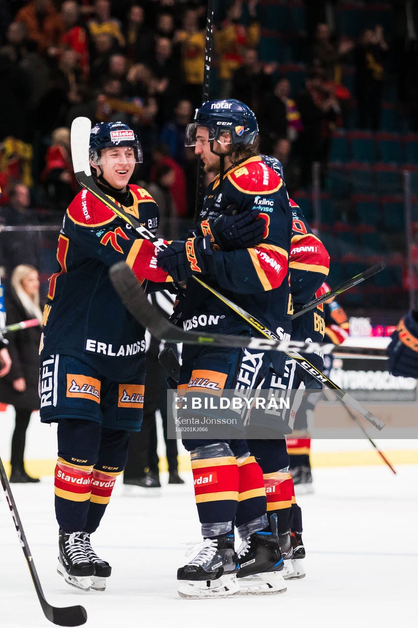Djurgårdens Jonathan Davidsson jublar med William Lagesson