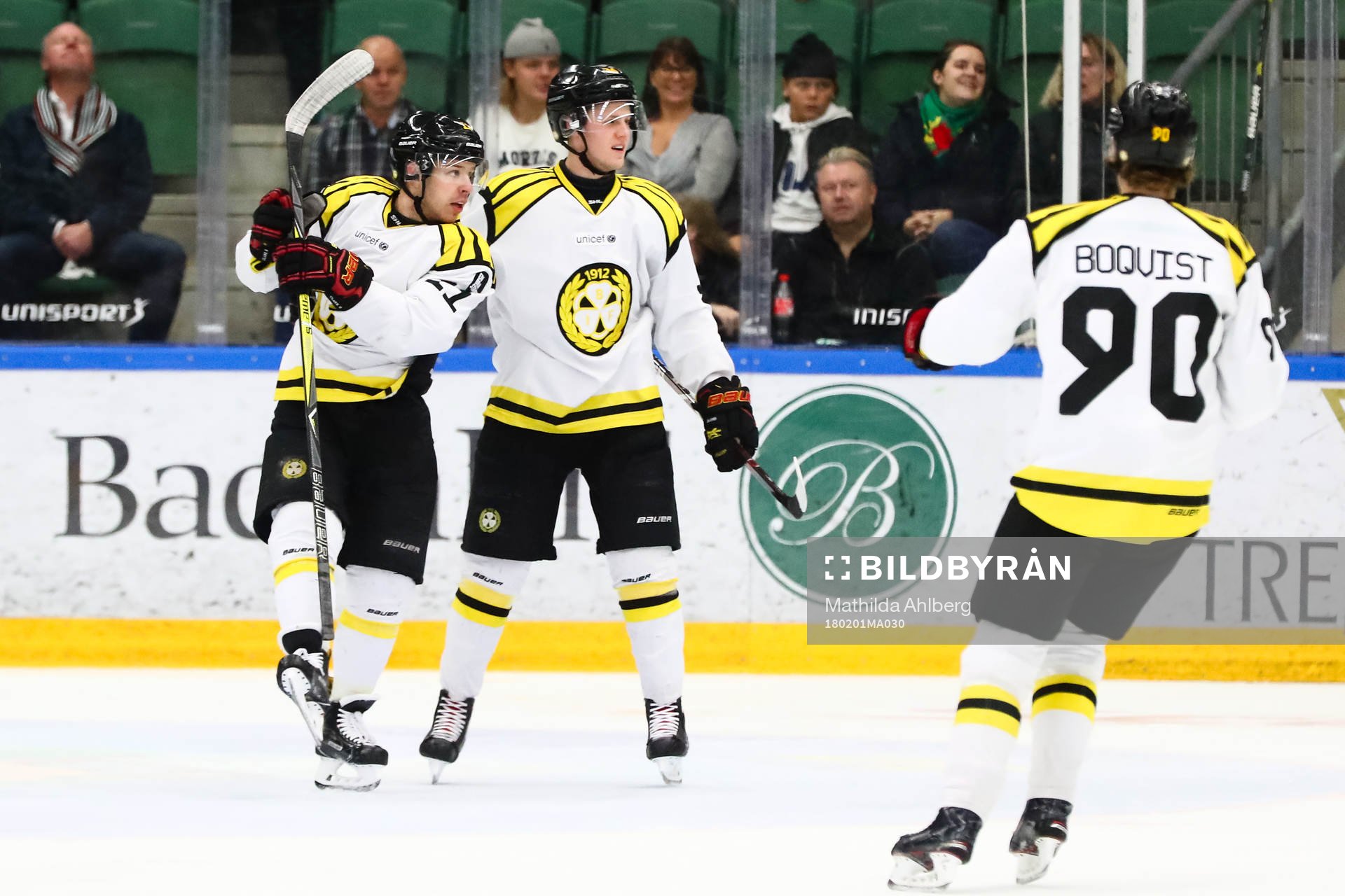 Brynäs Linus Ölund jublar med Kevin Clark