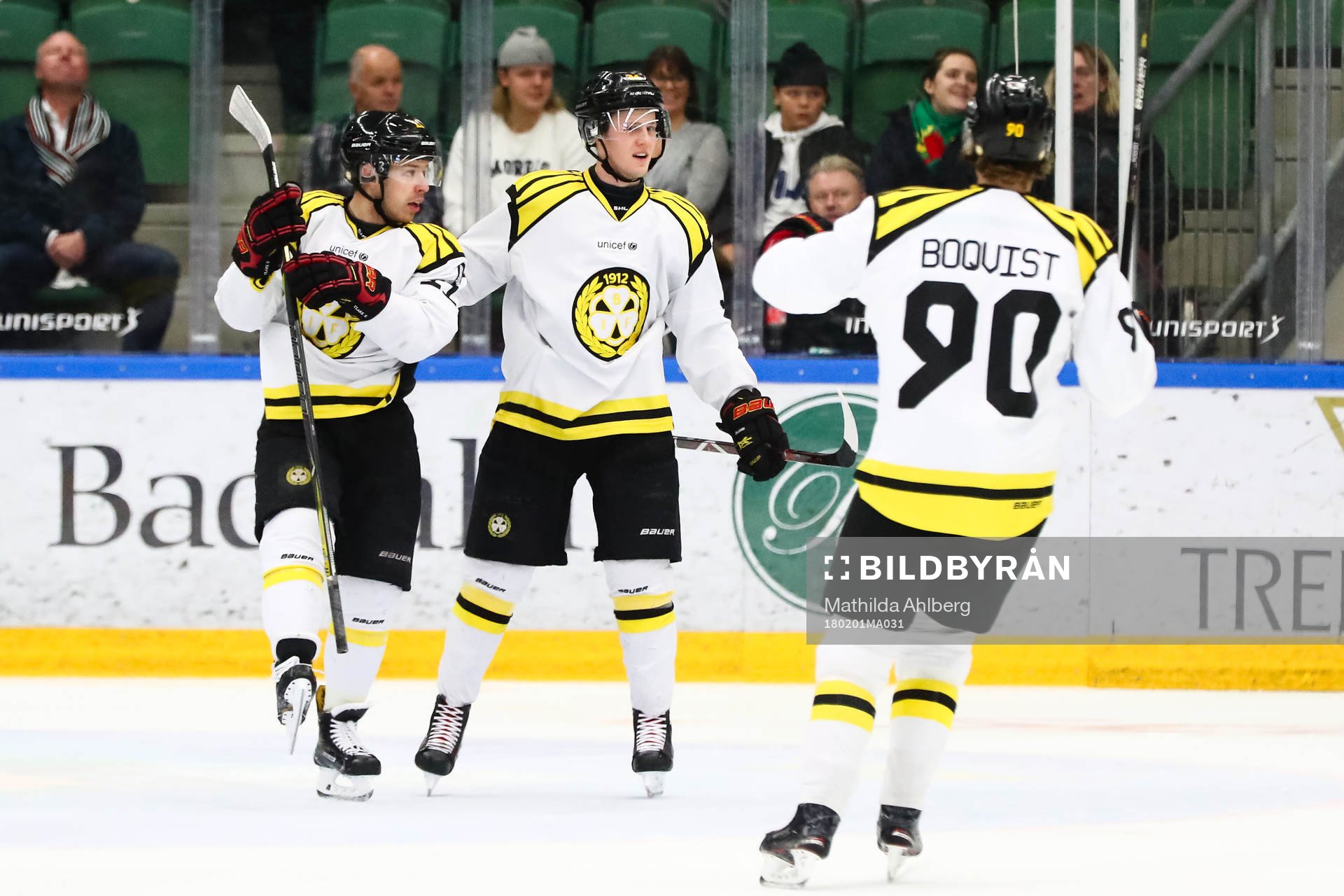 Brynäs Linus Ölund jublar med Kevin Clark