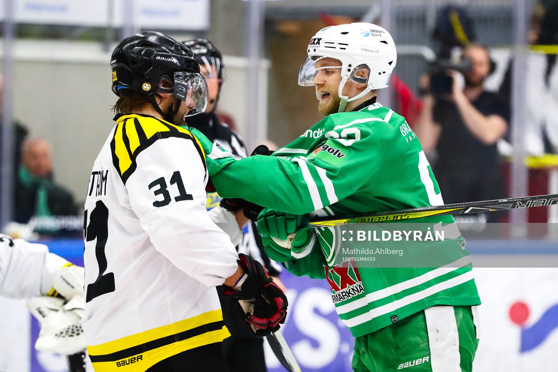 Brynäs Jonathan Granström i bråk med Rögles Ted Brithén