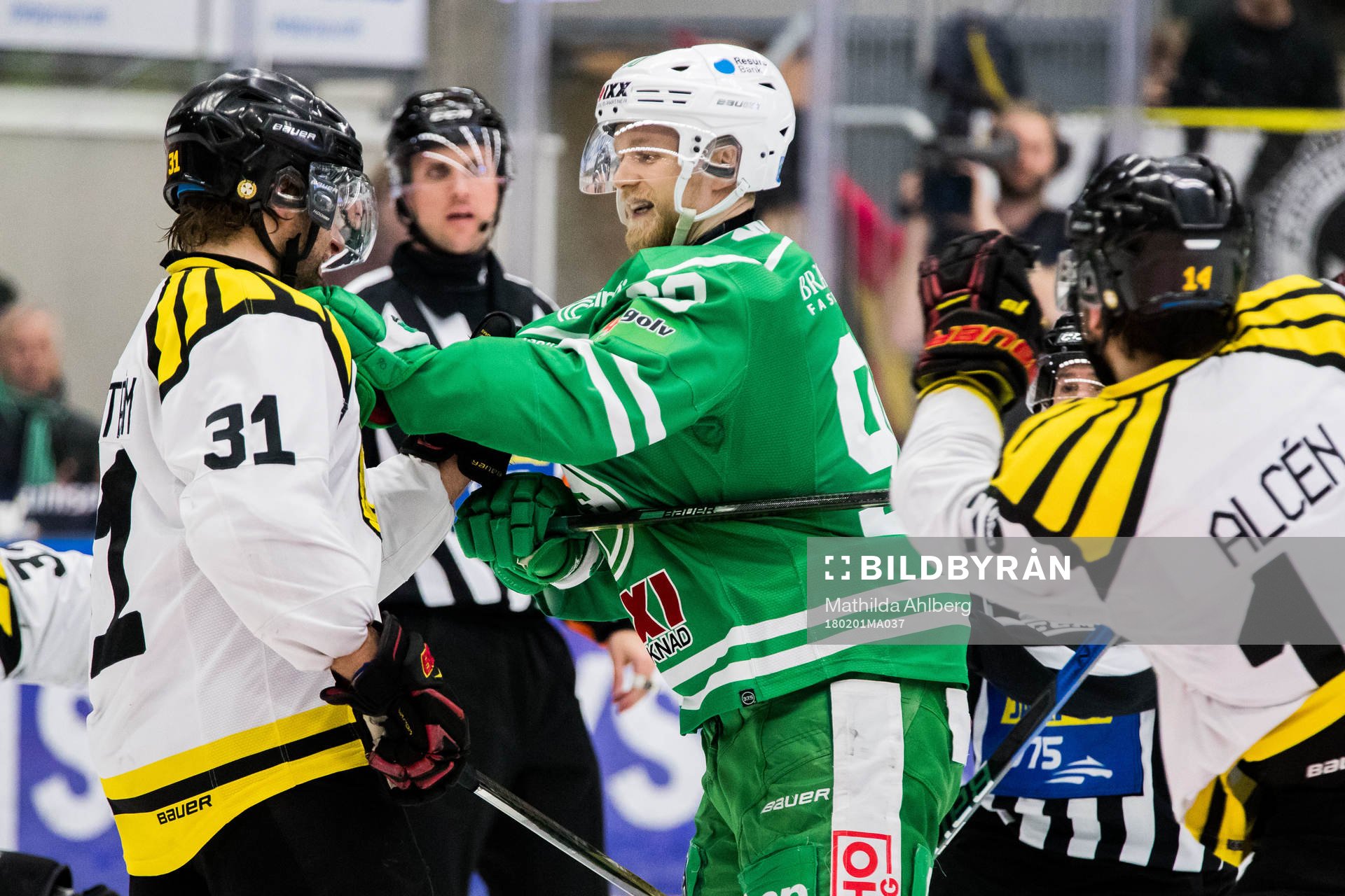 Brynäs Jonathan Granström och Rögles Ted Brithén i