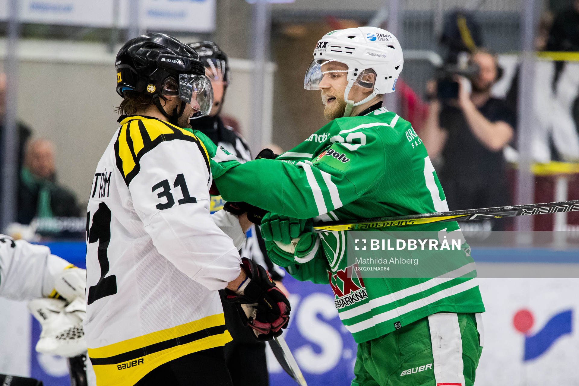 Brynäs Jonathan Granström och Rögles Ted Brithén i