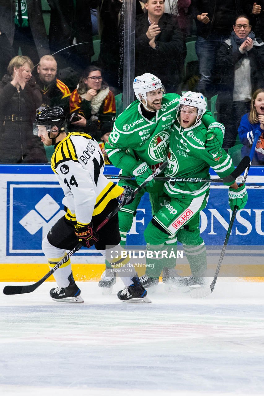Rögles Ludvig Rensfeldt och Jack Connolly jublar