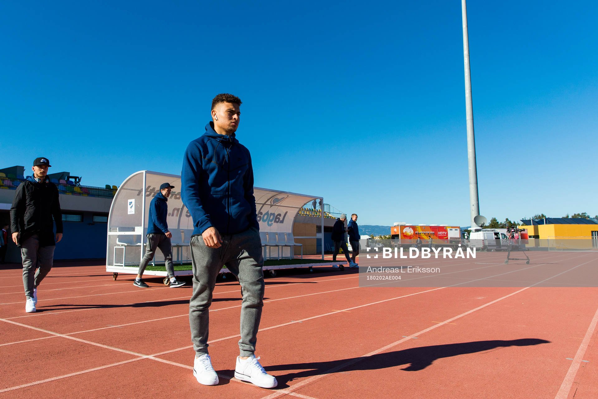 Norrköpings Jordan Larsson på väg ut för att känna på