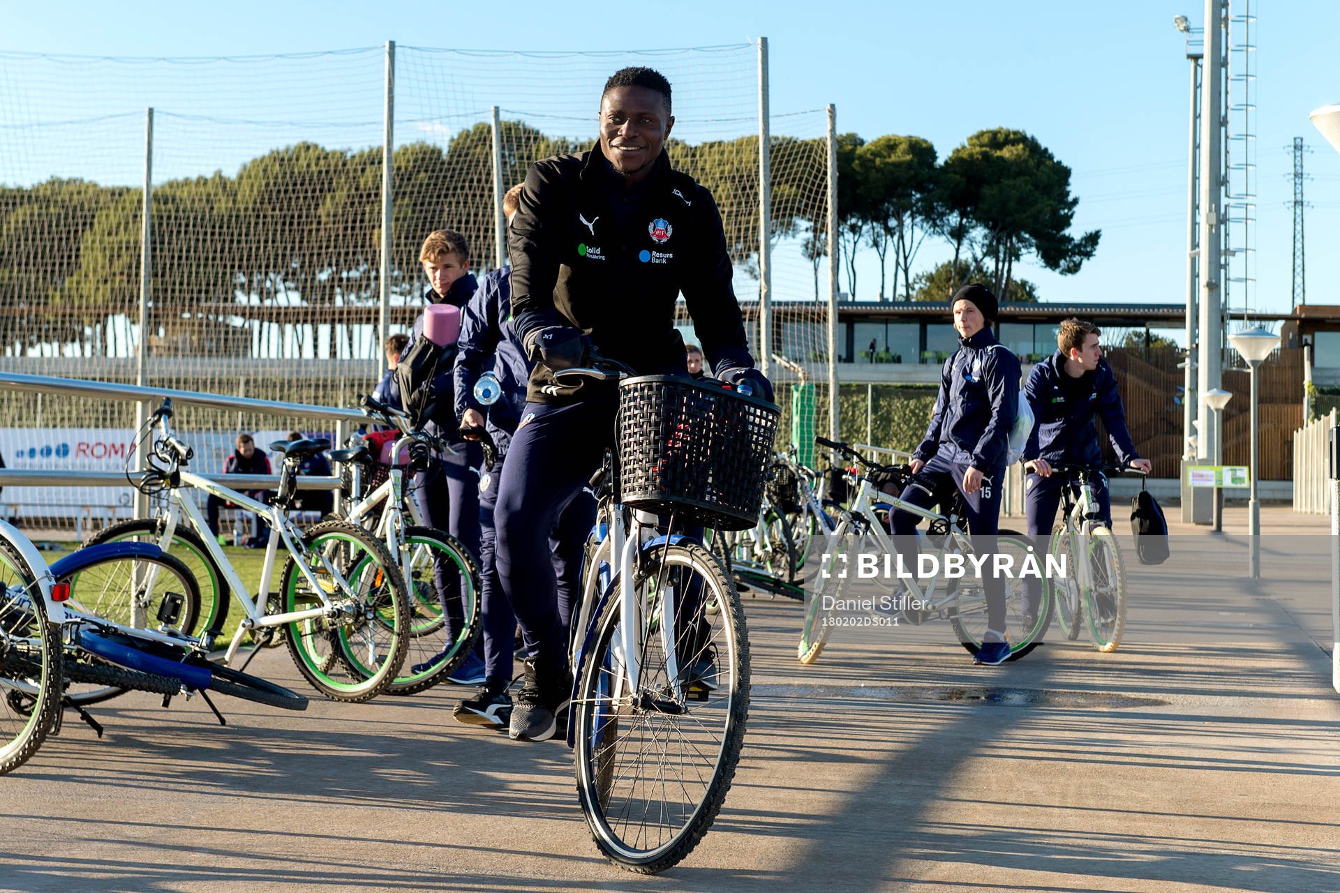 Oke Akpoveta cyklar hem
