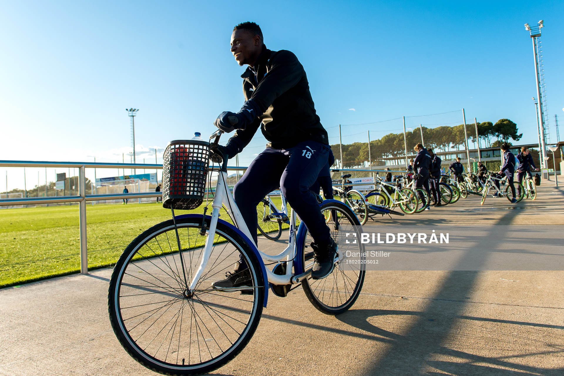 Oke Akpoveta cyklar hem