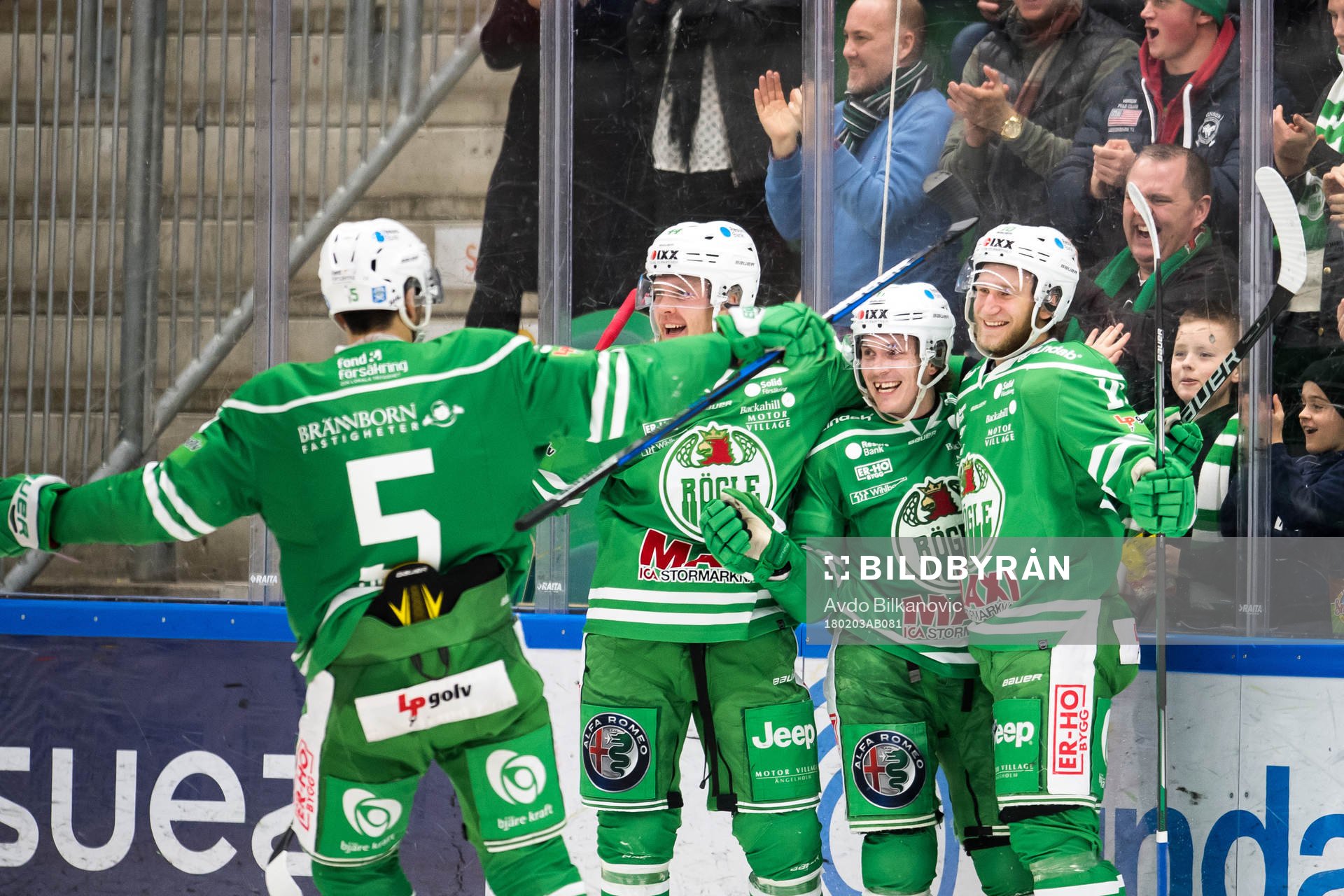 Rögles Olle Liss, Bryan Lerg  och Taylor Matson jublar