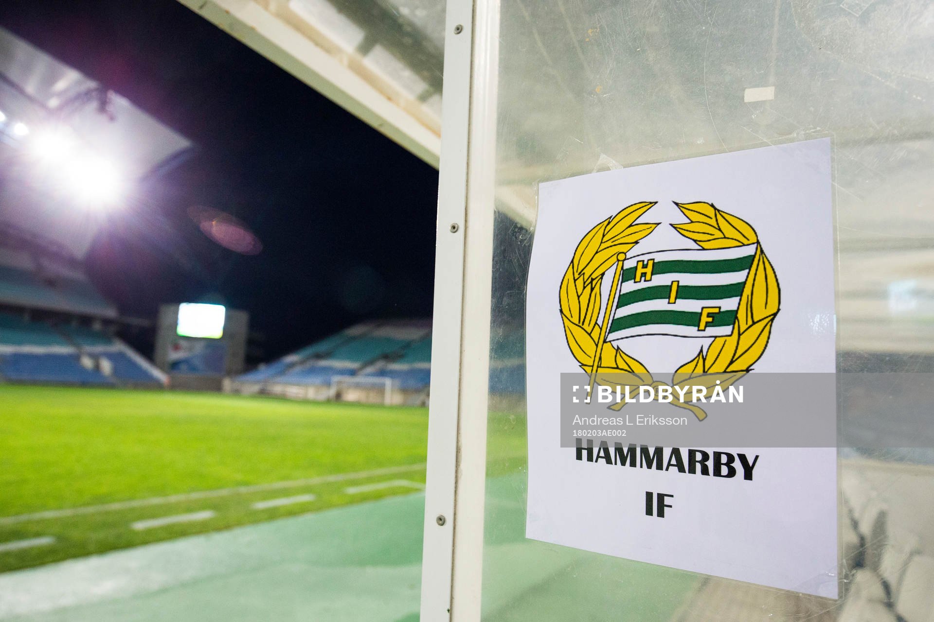 Hammarbys avbytarbänk innan en träningsmatch i fotboll
