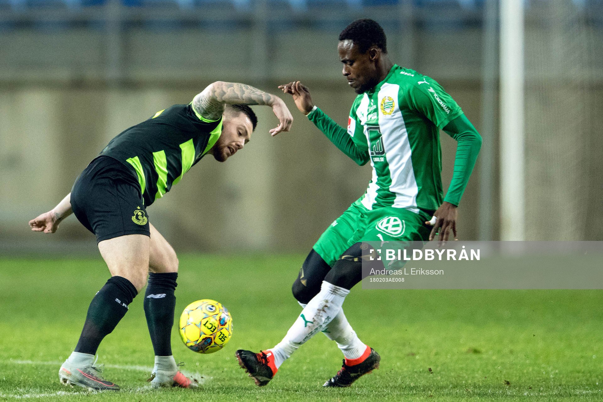 Shamrock Rovers Brandon Miele och Hammarbys Gershon Koffie