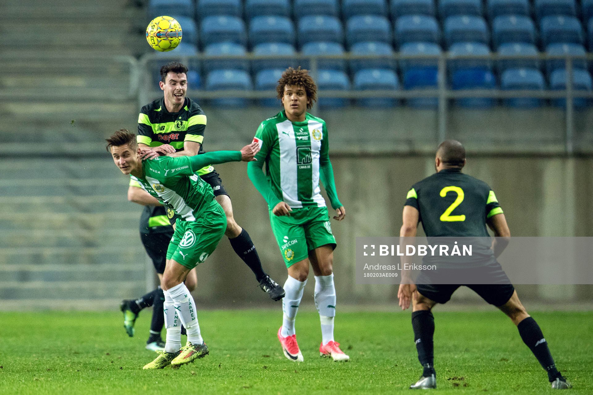 Shamrock Rovers Joel Coustrain och Hammarbys Leo Bengtsson