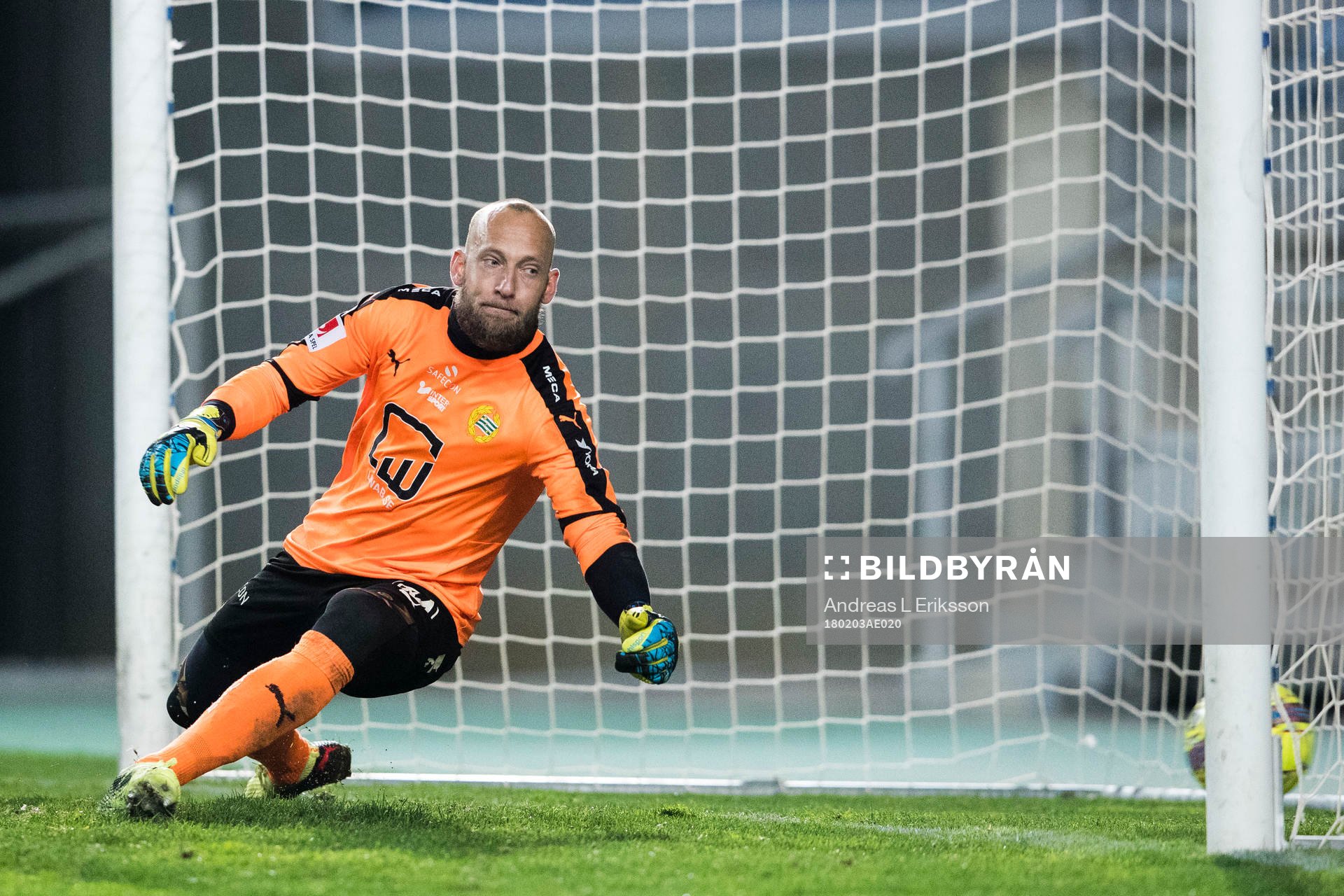 Hammarbys målvakt Benny Lekström släpper in en straff
