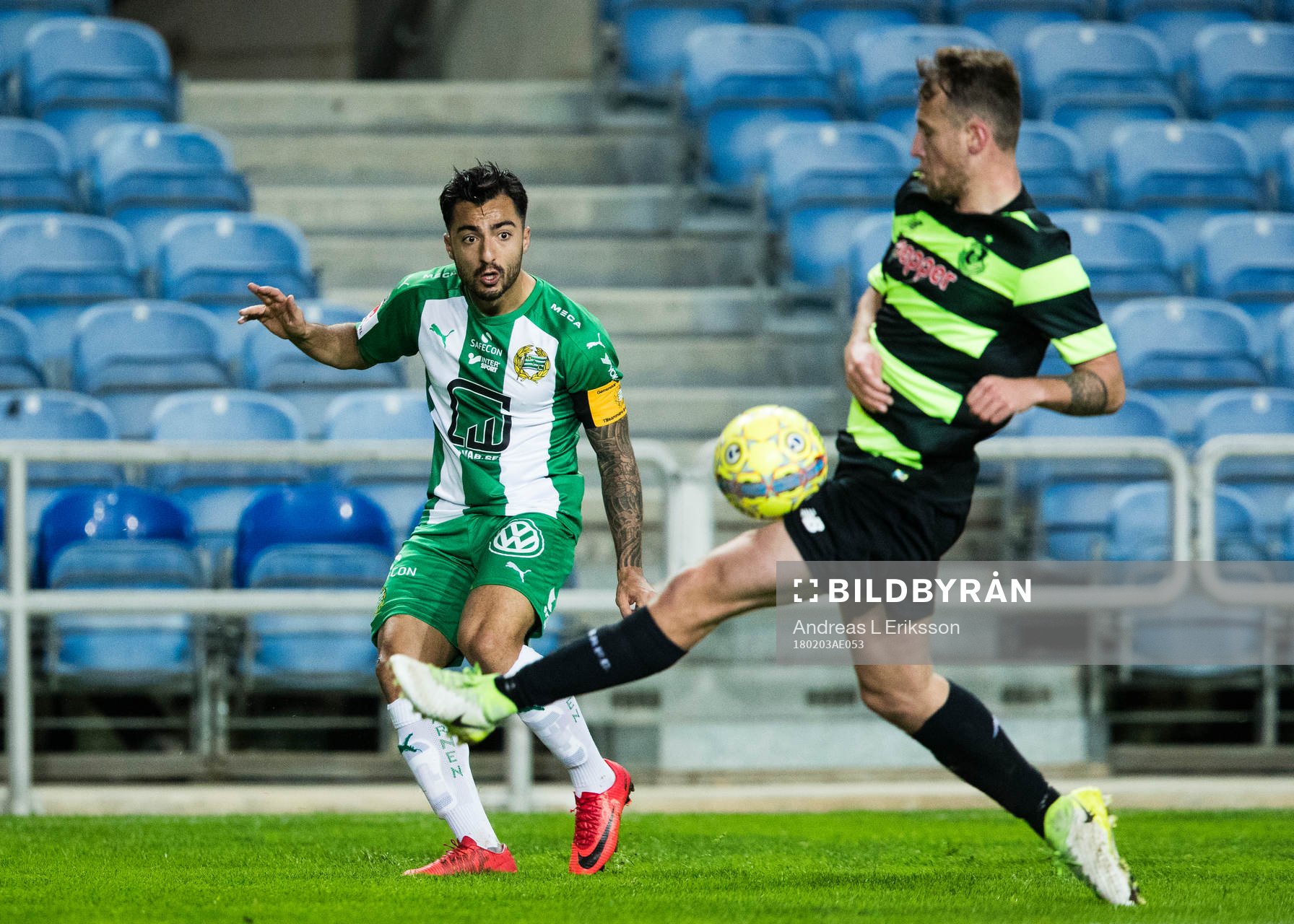 Hammarbys Jiloan Hamad med ett inlägg