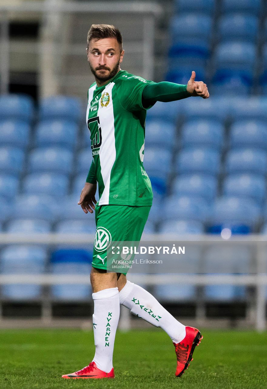 Hammarbys Muamer Tankovic gör tummen upp efter att ha gjort mål på en straff under en träningsmatch i fotboll mellan Hammarby och Shamrock Rover den 3 februari 2018 i Faro. 
