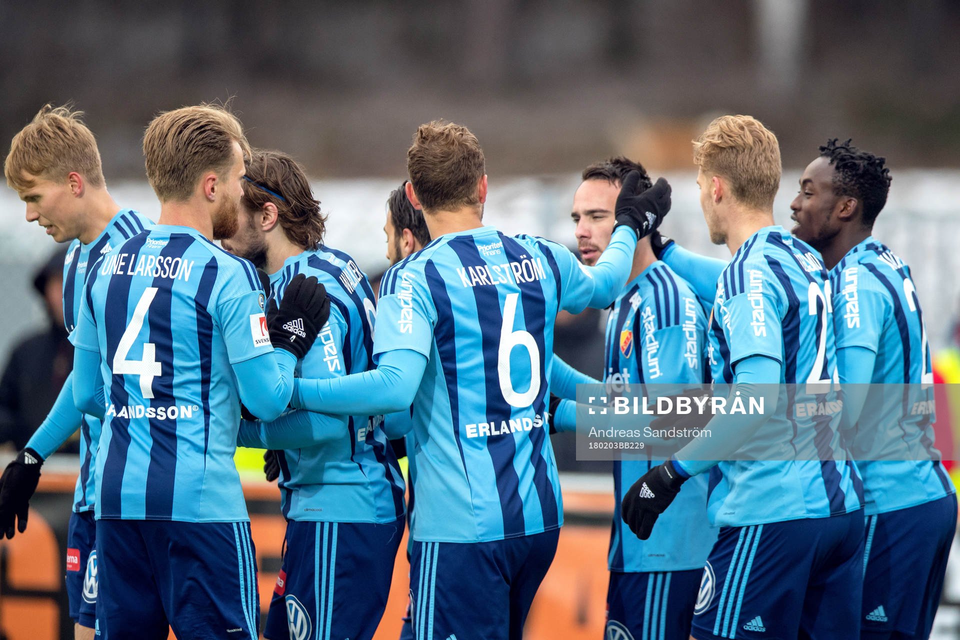 Djurgårdens Dzenis Kozica jublar med lagkamrater