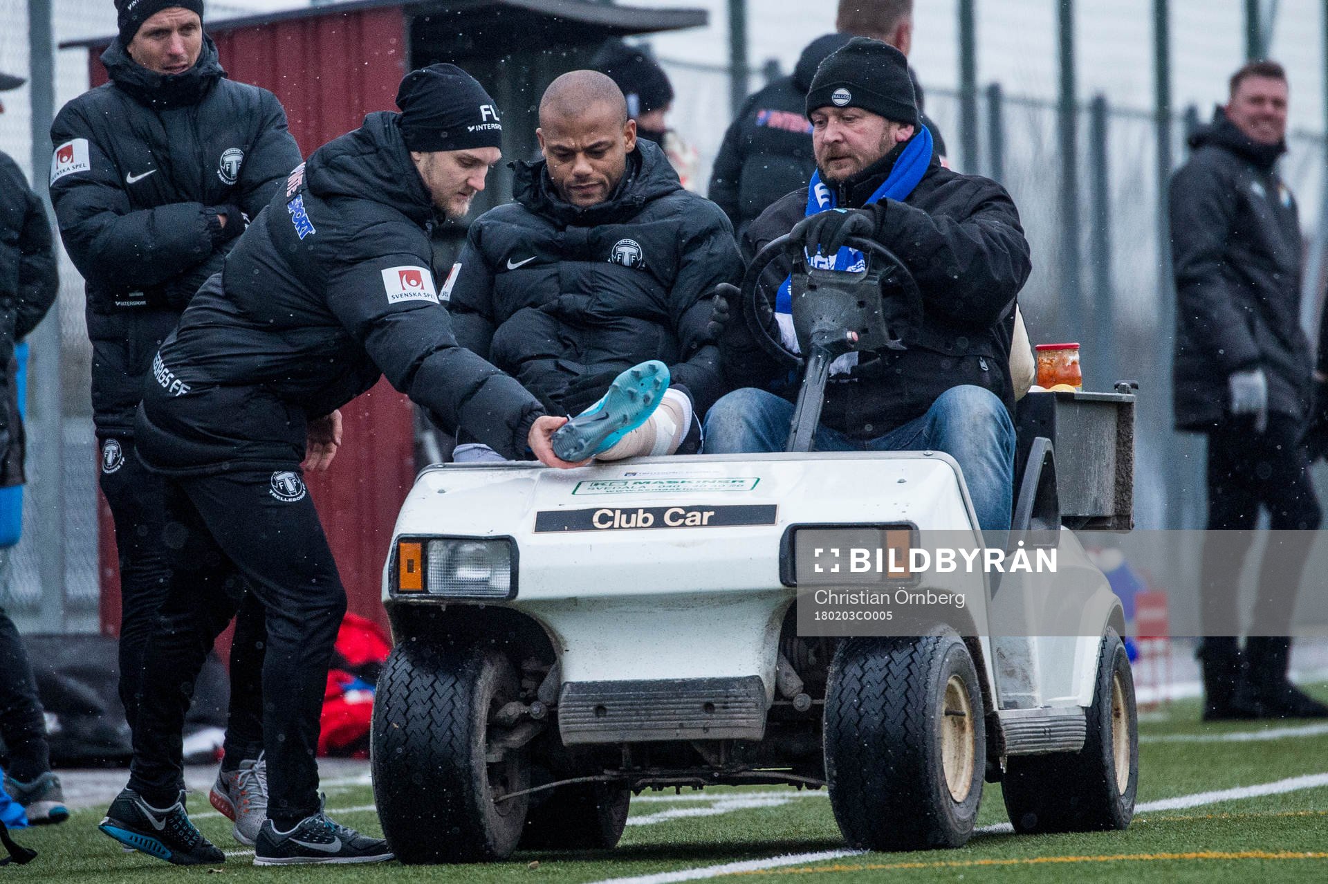 Trelleborgs Salif Camara Jönsson skadas och körs iväg