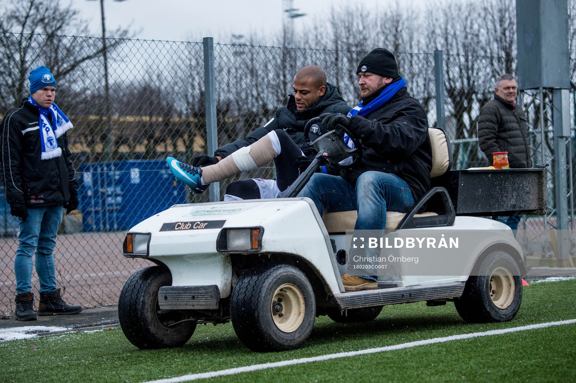 Trelleborgs Salif Camara Jönsson skadas och körs iväg
