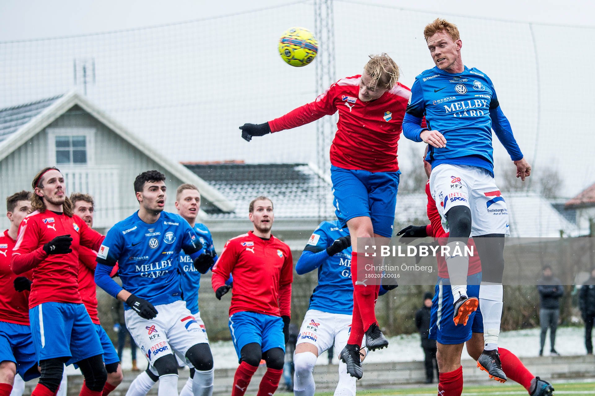 Östers Filip Örnblom och Trelleborgs Lasse Nielsen  i