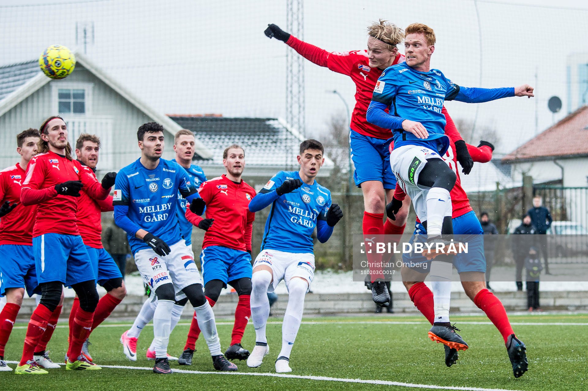Östers Filip Örnblom och Trelleborgs Lasse Nielsen  i