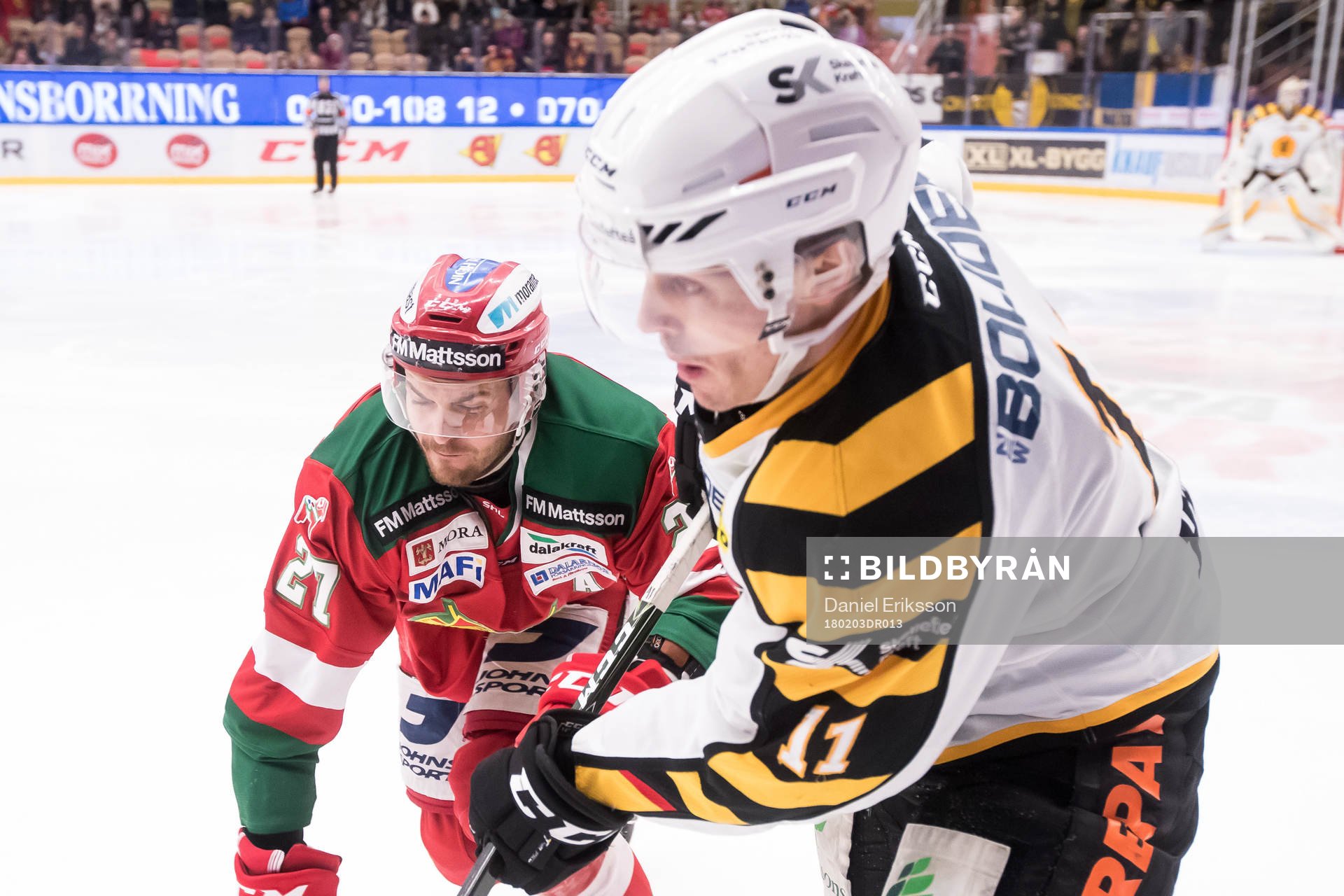 Moras Matt Bailey och Skellefteås Henrik Hetta  i