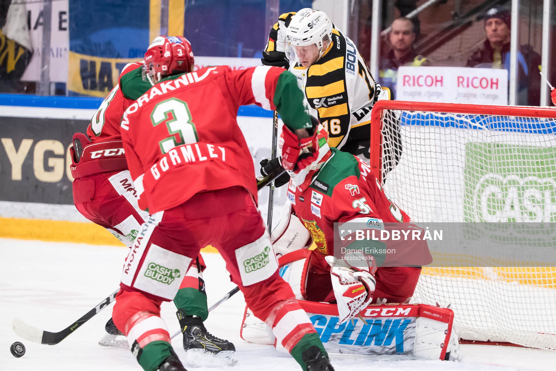 Skellefteås Linus Lindström bakom Moras målvakt
