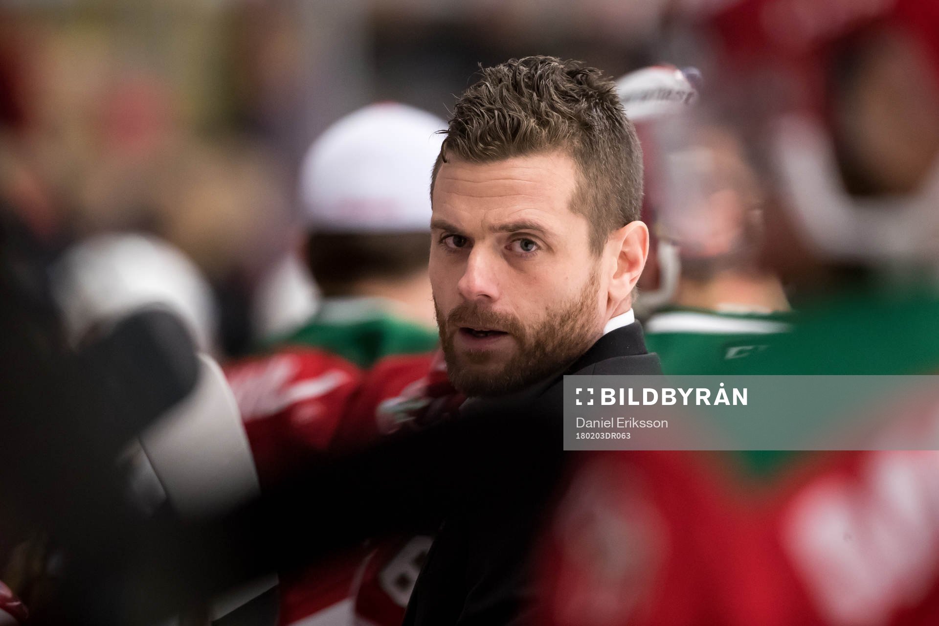 Moras tränare Daniel Hermansson   i ishockeymatchen i SHL