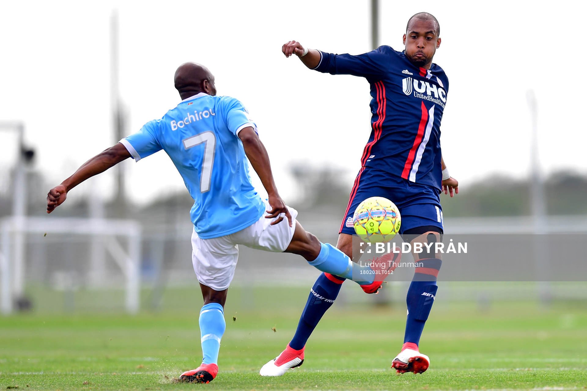 Malmö FFs Fouad Bachirou och New Englands Teal Bunbury