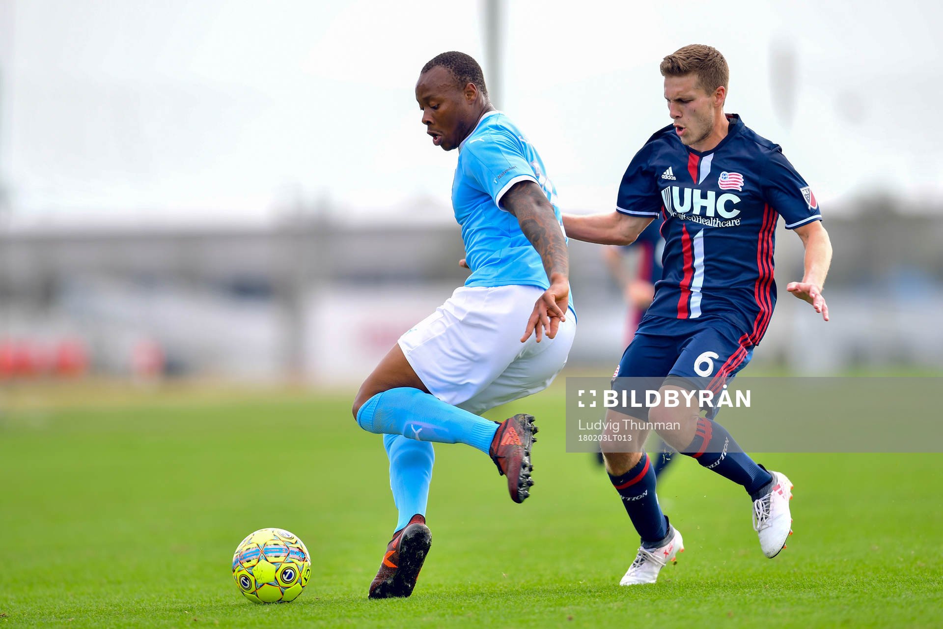 Malmö FFs Carlos Strandberg och New Englands Scott Caldwell