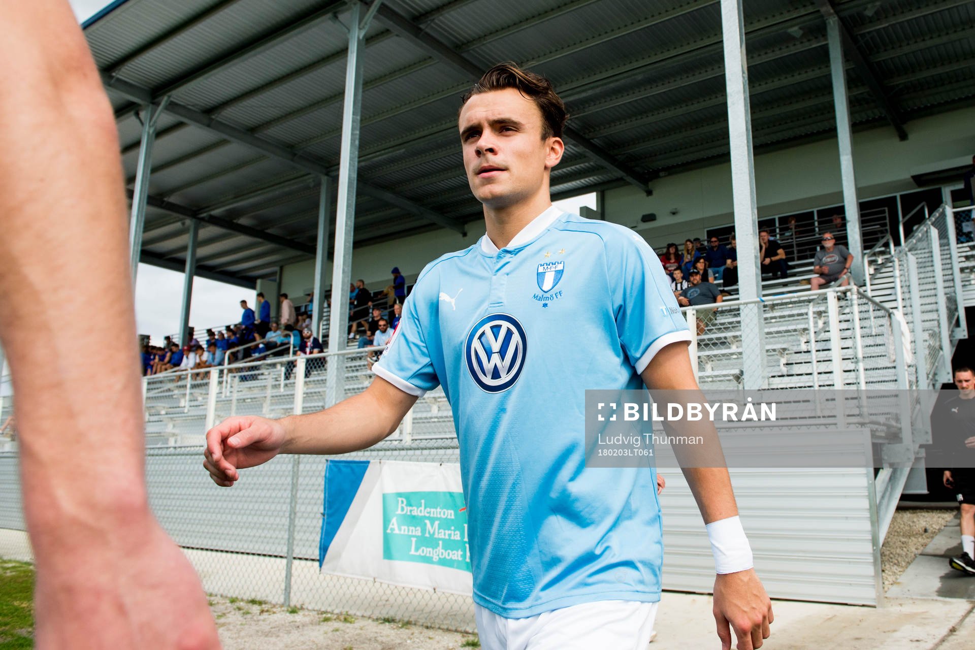 Malmö FFs Andreas Vindheim kommer ut till en