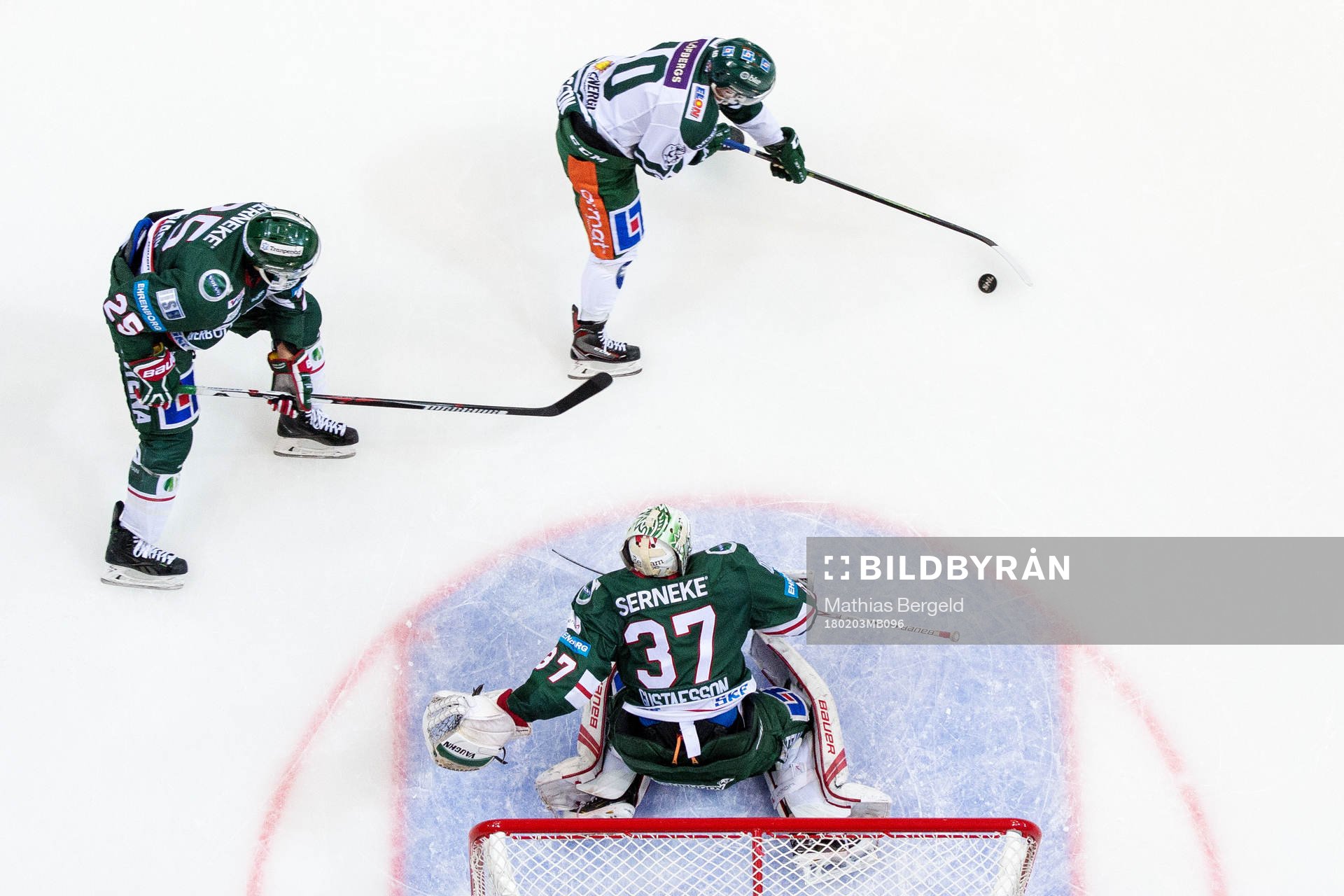 Frölundas Adam Pardy och målvakt Johan Gustafsson