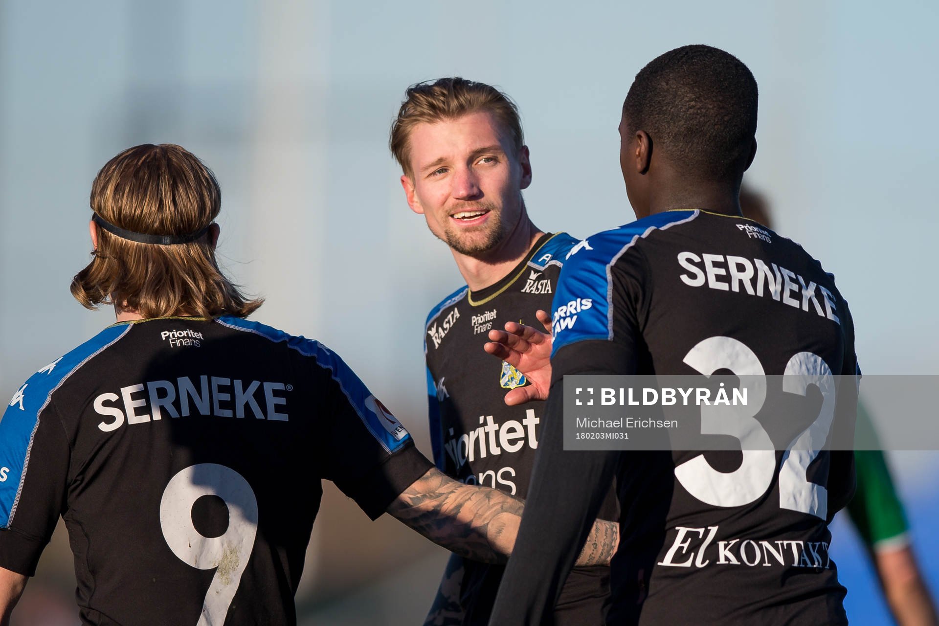 IFK Göteborgs Sebastian Eriksson gratulerar Elias Mar