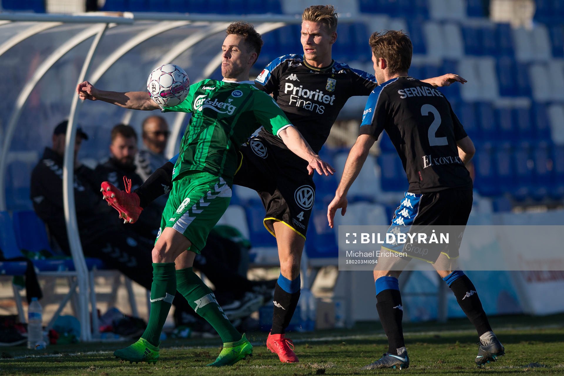 Odenses Anders K. Jacobsen och IFK Göteborgs Carl Starfelt