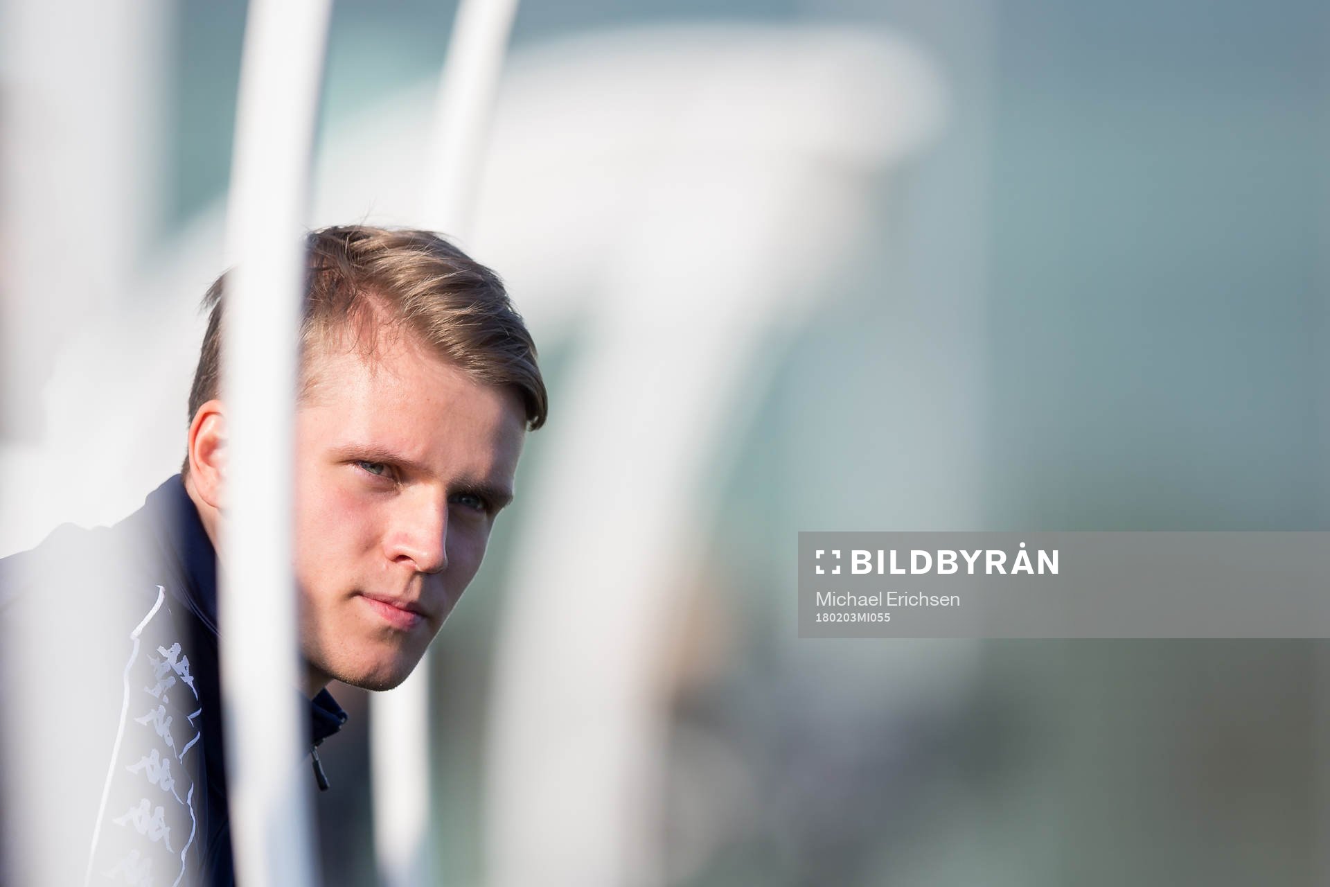 IFK Göteborgs nyförvärv Mikael Ingebrigtsen tittar på när laget värmer upp innan en träningsmatch i fotboll mellan IFK Göteborg och Odense den 3 februari 2018 i Pinatar Football Center.