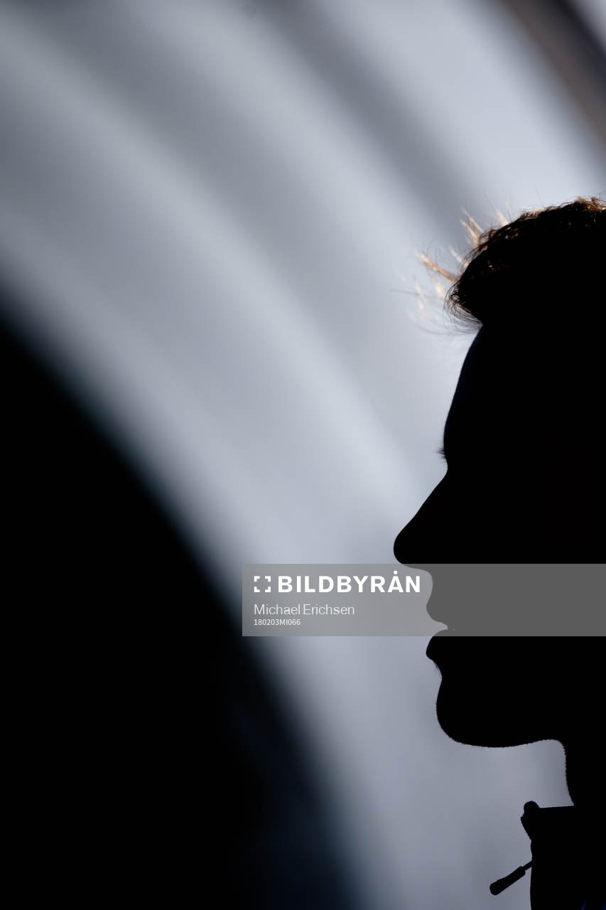IFK Göteborgs nyförvärv Mikael Ingebrigtsen tittar på när laget värmer upp innan en träningsmatch i fotboll mellan IFK Göteborg och Odense den 3 februari 2018 i Pinatar Football Center.