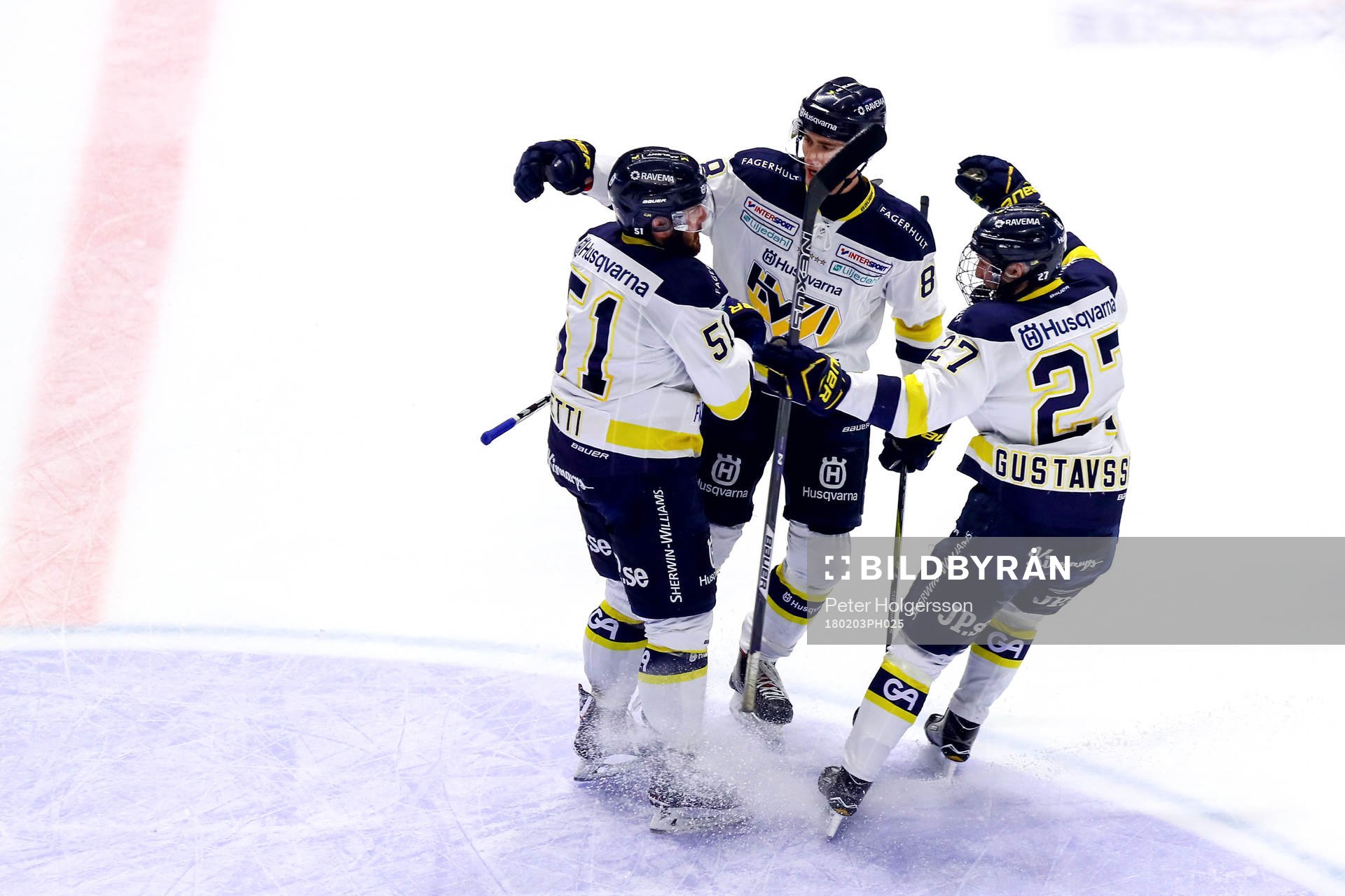 s Marc Zanetti jublar med lagkamrater