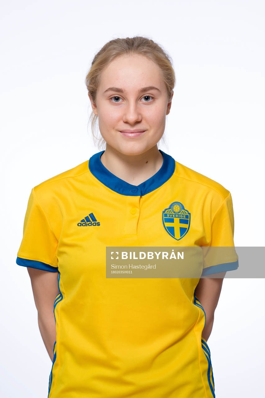 Kajsa Törnkvist  i F17-landslaget poserar för porträtt den 3 februari 2018 i Stockholm.