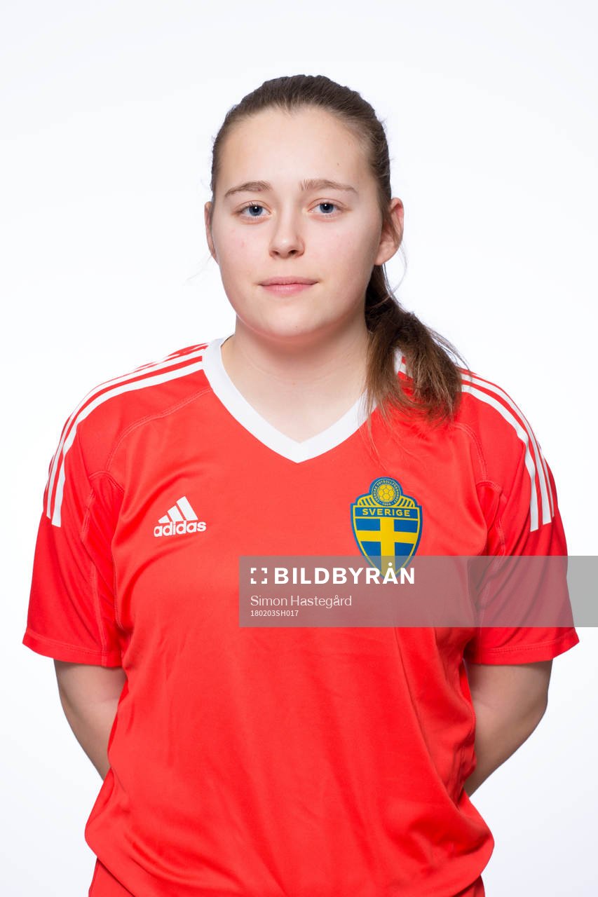 Lotten Fahlberg, målvakt   i F17-landslaget