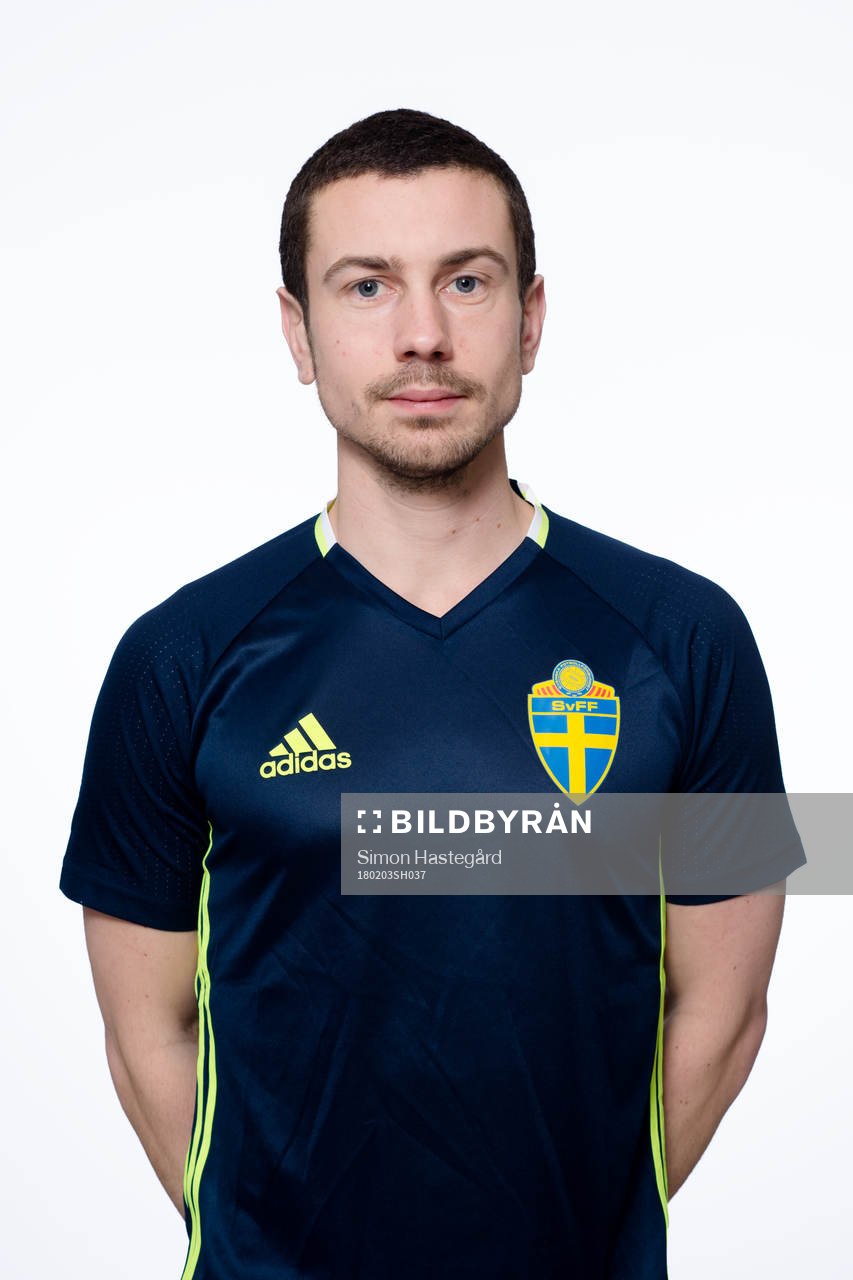 Erik Lundstedt, Målvaktstränare i F17-landslaget poserar för porträtt den 3 februari 2018 i Stockholm.