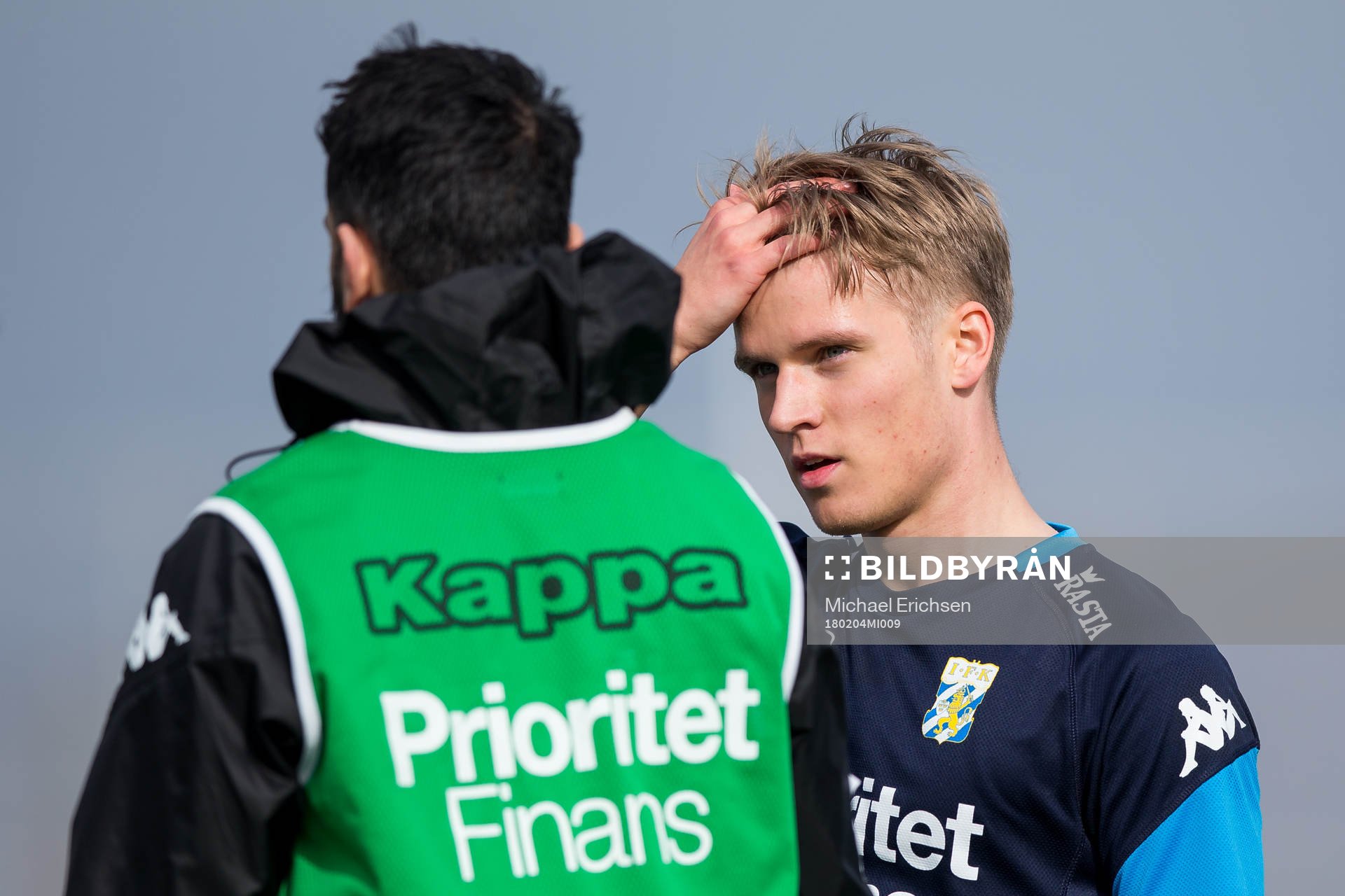 IFK Göteborgs Mikael Ingebrigtsen pratar med tränare Poya