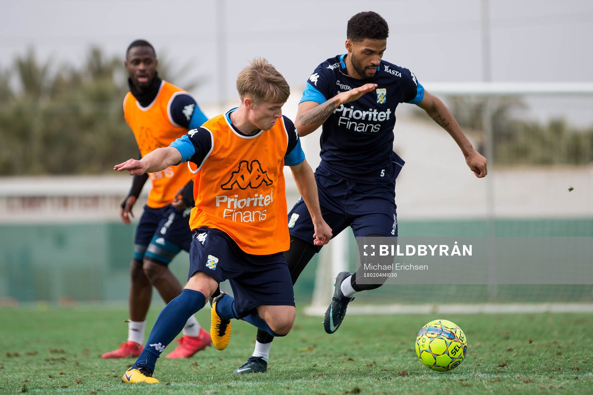 IFK Göteborgs Mikael Ingebrigtsen i kamp med Kristopher Da Graca under en träning med IFK Göteborg den 4 februari 2018 i Pinatar Football Center.